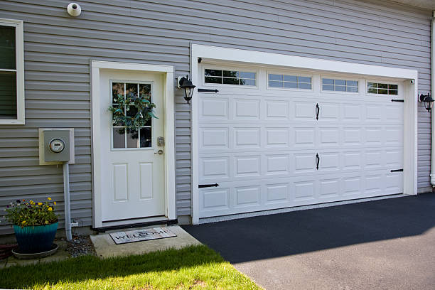 24/7 Emergency Garage Door Panel Replacement experts in Lyford, TX